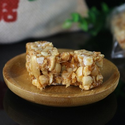 现货批发 云南特色休闲食品狗屎糖 桂花原味花生酥糖300g布袋装图3