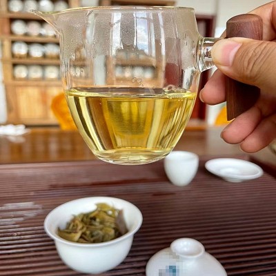 厂家现货批发357克景迈黄金叶生茶饼2022年云南普洱茶纯料口粮茶 2块起售图3