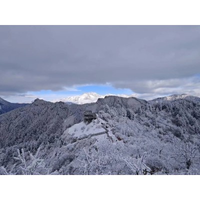 西岭雪山图5