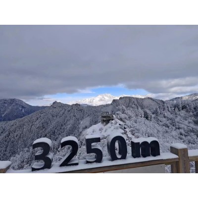 西岭雪山图2