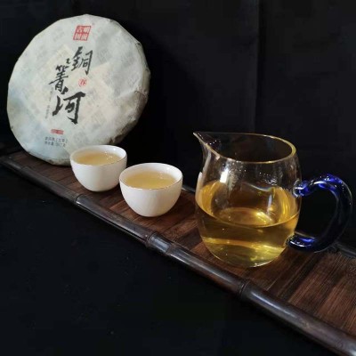 云南普洱茶源头厂家批发铜箐河头春老树纯料紧压357g普洱生茶饼  2饼图4