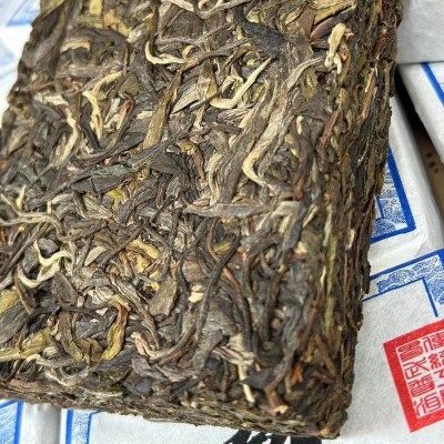 2022年易武金砖云南勐海普洱茶茶砖250克大叶种晒青茶普洱茶生茶  2饼图3